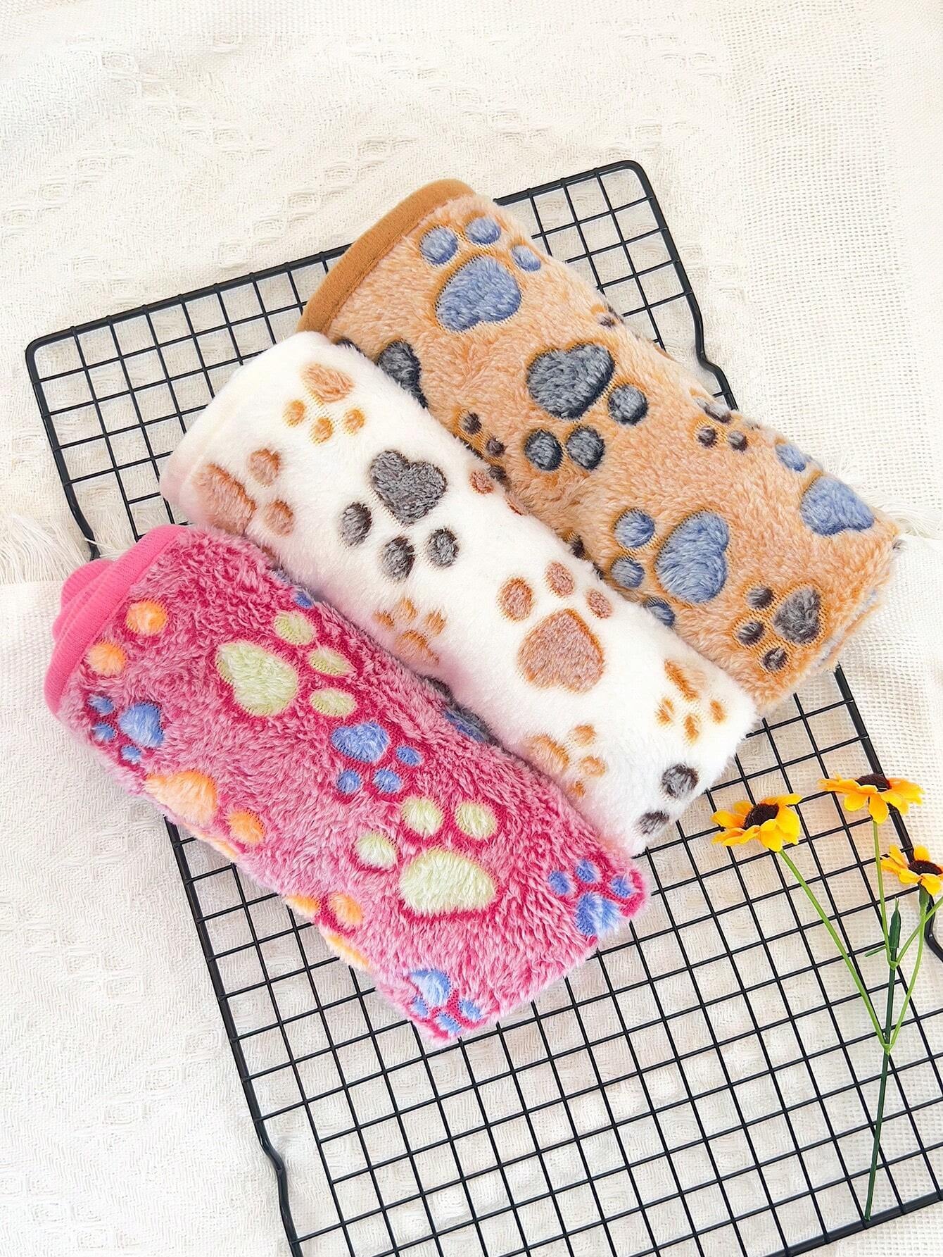 1Pc All Seasons Universal [Thin Style] Pet Paw Print Blanket Suitable for Medium & Small Cats & Dogs Sleeping Pad or Blanket, It Is Thin Though.