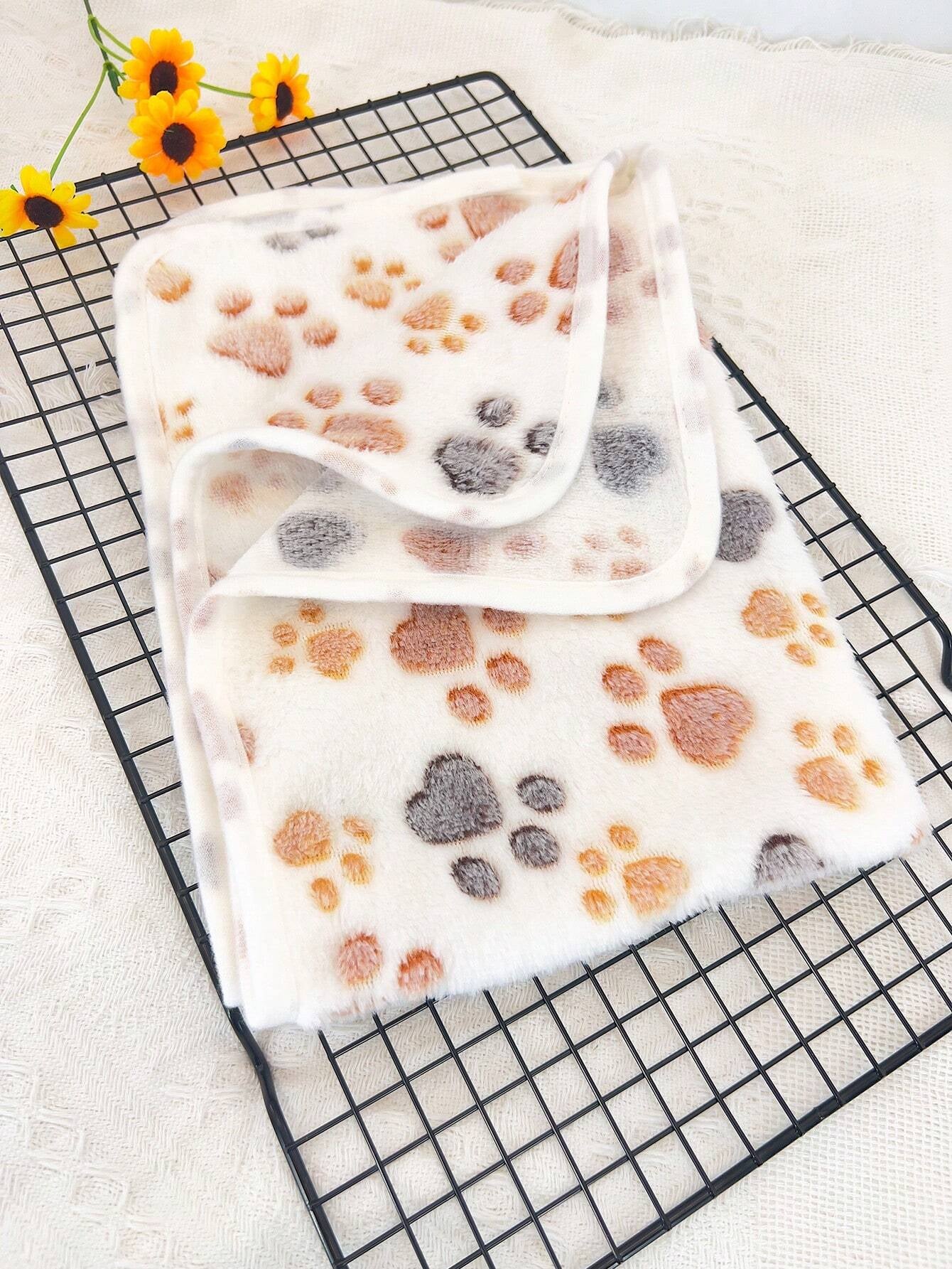 1Pc All Seasons Universal [Thin Style] Pet Paw Print Blanket Suitable for Medium & Small Cats & Dogs Sleeping Pad or Blanket, It Is Thin Though.